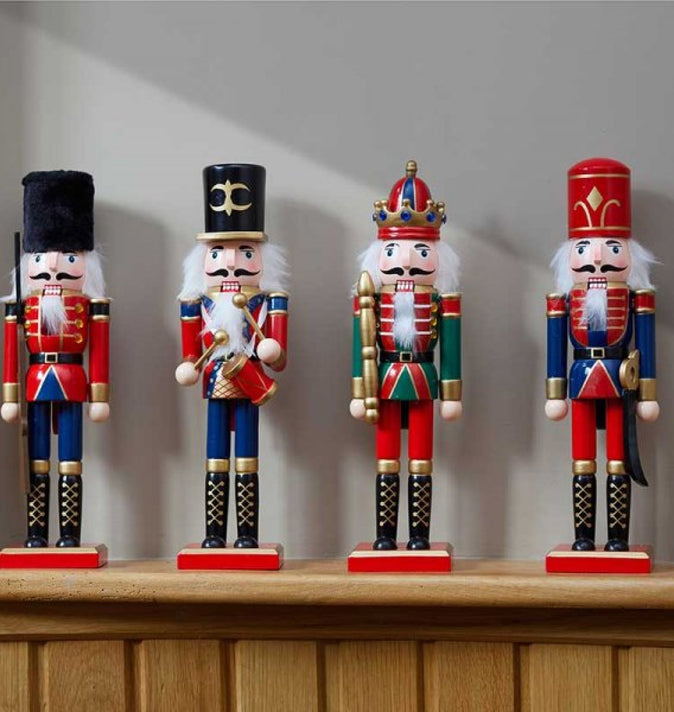 Nutcracker Large - Traditional